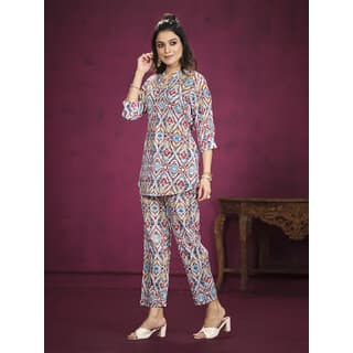 Elara Women's Chic Co-ord Set with Multicolored Geometric Pattern view 2