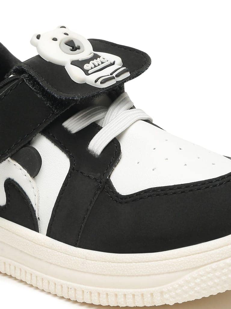 Panda Comfortable & Lightweight All-Season Sneakers – Black (Unisex) view 2