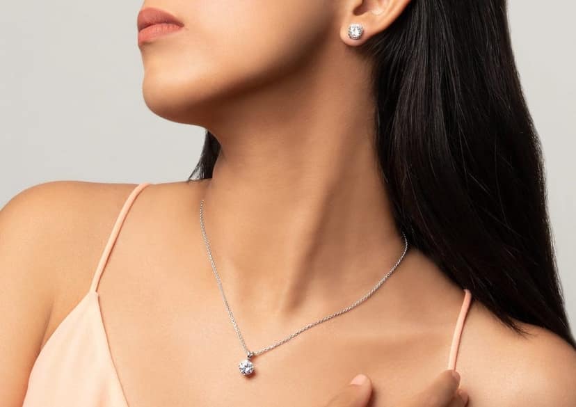Timeless Round Solitaire Set view 4