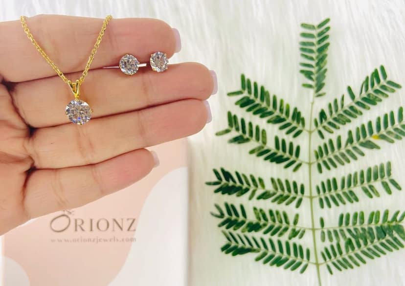Timeless Round Solitaire Set view 6