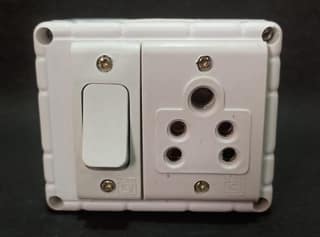 6A 1 Socket (5 Pin Socket) & 1 Switch Extension Box with 6A Plug & 40m Wire