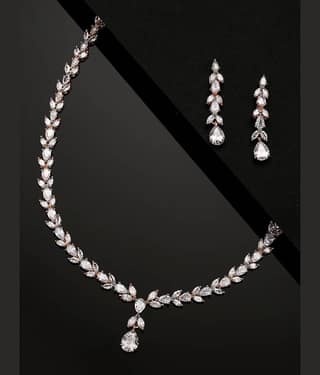 Priyaasi - White Brass Necklace Set ( Pack of 1 )