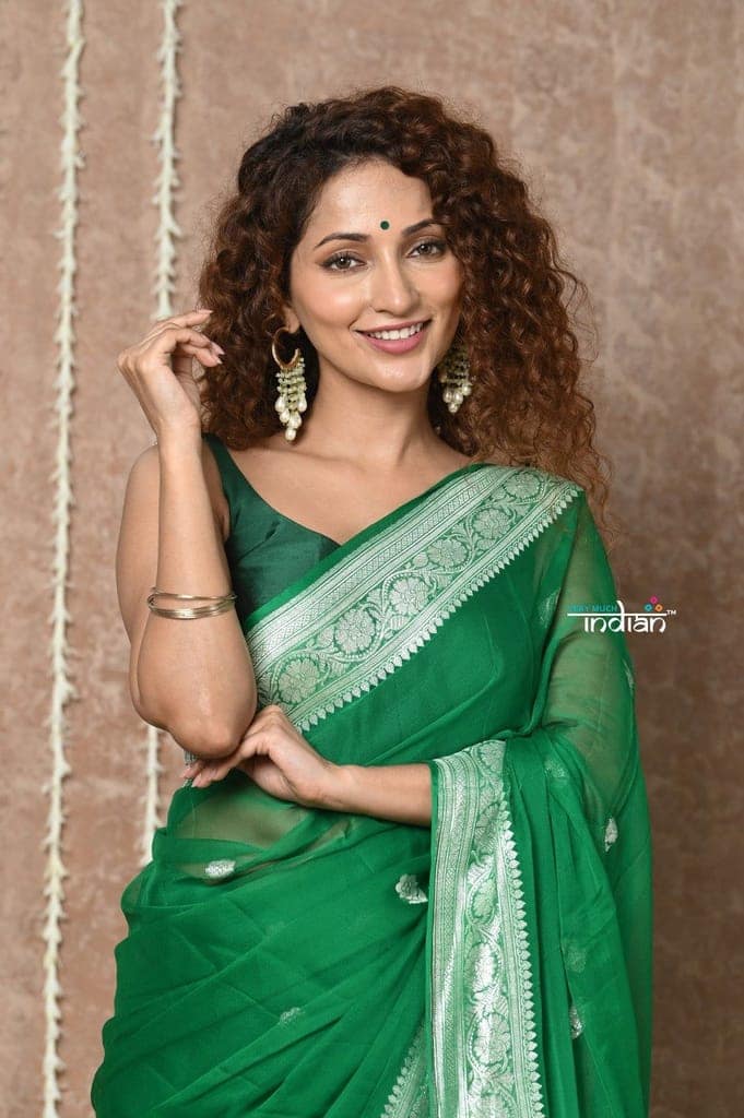 Handloom Khaddi Georgette Saree With Sleek Border ~ Dark Green (Silk Mark) view 5