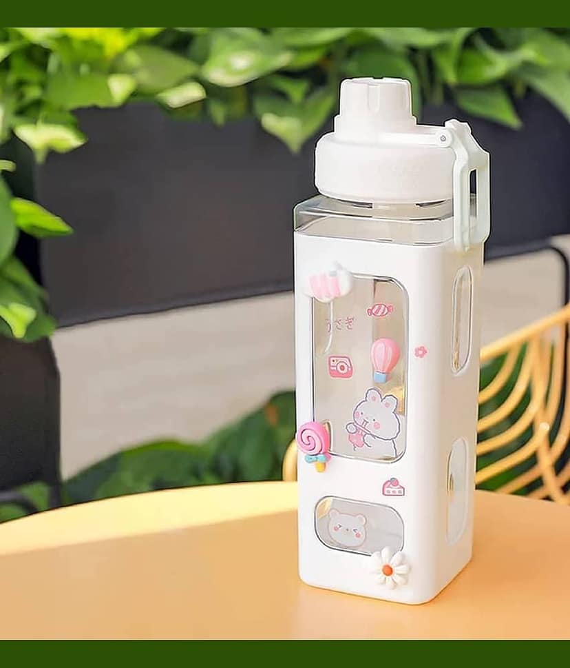 Kawaii Water Bottle with Straw and Sticker, Kawaii Bear Water Bottle, Large Sport Plastic Portable Square Drinking Bottle for Girl, Cute Juice Tea Water Cups (multicolour)
