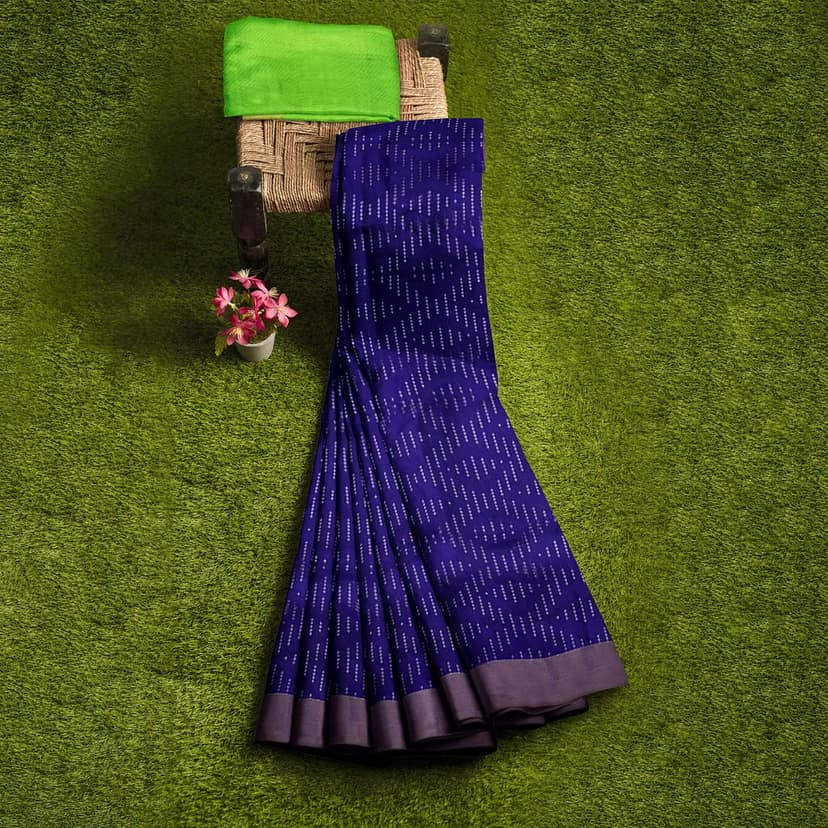 Dark Blue Kanjivaram Pure Silk Saree has Contrast Pallu & Blouse view 4