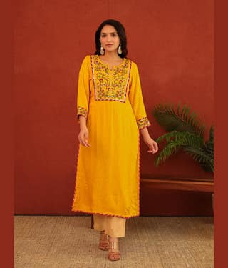 AMIRA'S INDIAN ETHNICWEAR Pack of 1 Rayon Embroidered Straight Women's Kurti - ( Mustard )