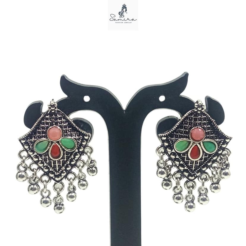SAMIRA Luxury Handcrafted Necklace Jewellery Set with Ear Rings Oxidized Diamond Pendant view 4