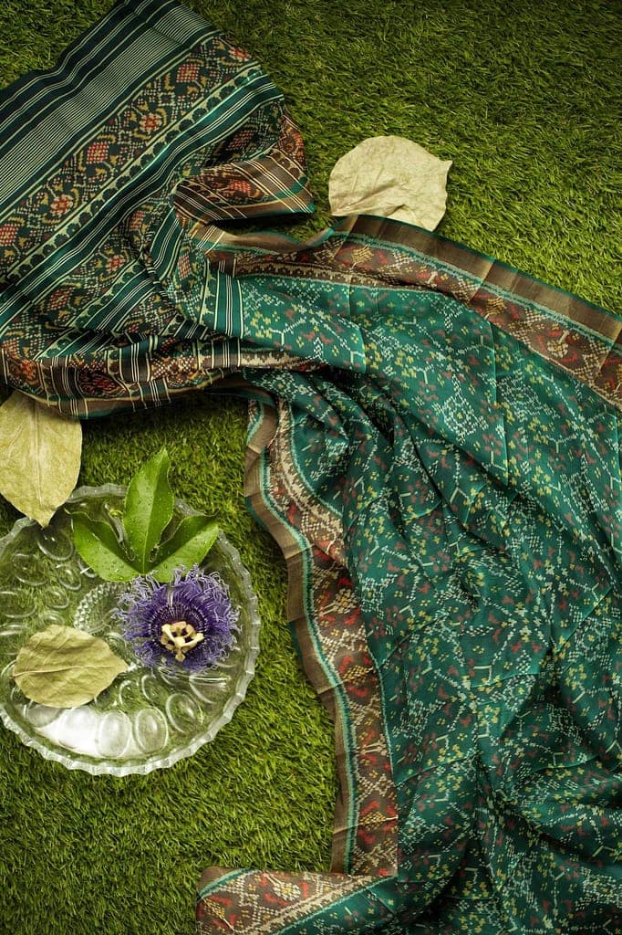Garvi Gurjari (A Gujarat Govt Enterprise Women Green Shaded Handloom Single Ikat Silk Patola Saree (GGCSIKS113) view 8