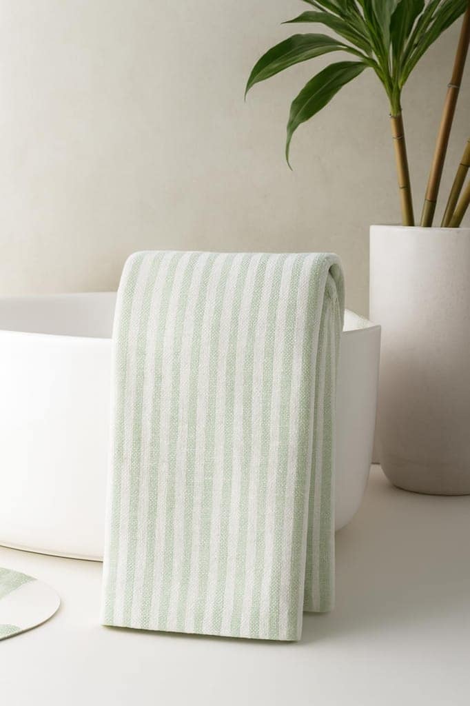 Alangrahaa Bamboo Hand Or Face Towel GSM 190 Ultra Soft Lightweight Quick Dry Highly Absorbent & UV Resistant Ideal for Bath Travel Gym Yoga & Outdoor Use (40x70cms) view 3