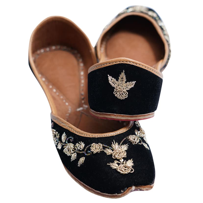 RSK ETHNIC WEAR, Black Color Embroidered Handmade Jutti for Women with Soft Leather and Double Cushion