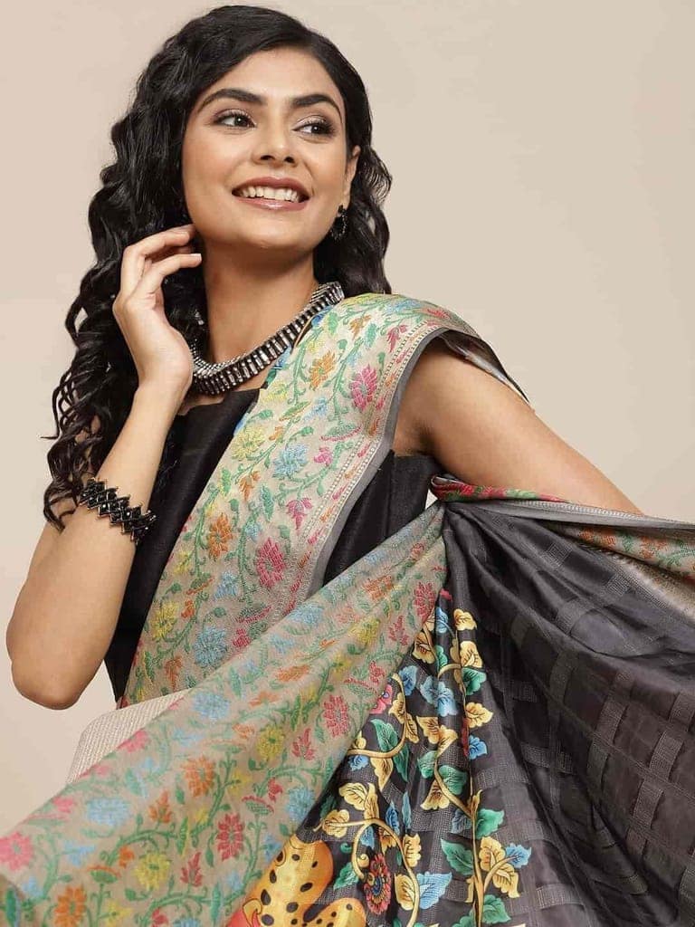 Women's Digital Printed Woven Silk Saree with unstiched blouse piece view 3