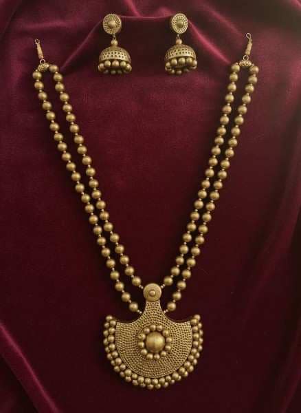 Necklace set view 2
