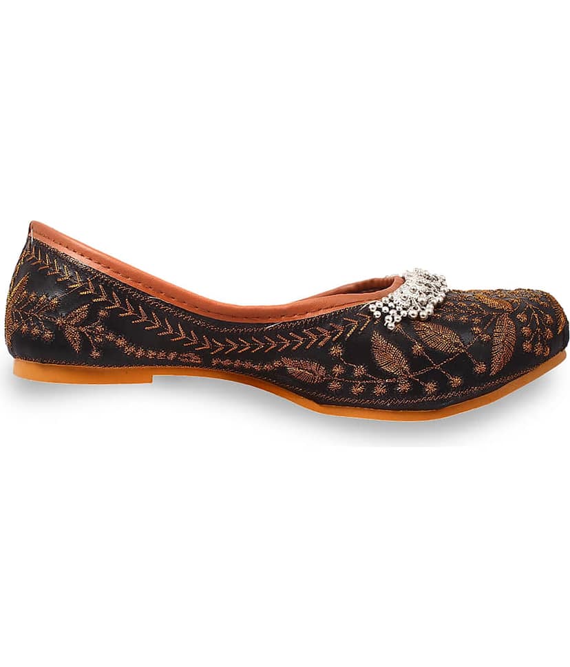 Apratim Black Women's Juttis view 2