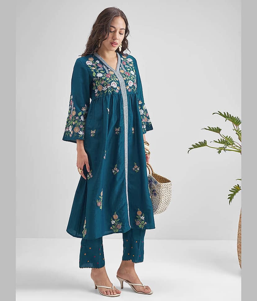 Vishudh Women Polyester Embroidered Straight Kurti With Pants ( Blue ) view 4