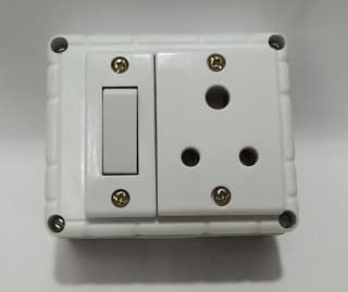 6A 1 Socket (3 Pin Socket) & 1 Switch Extension Box with 16A Plug & 10m Wire