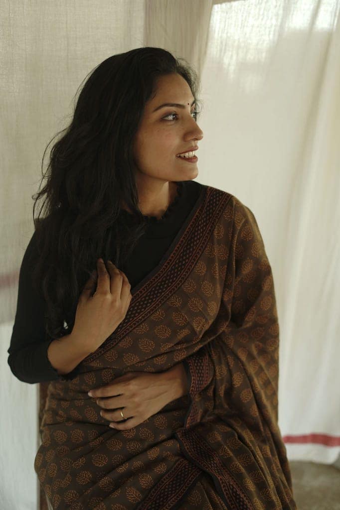 Roheda Chevron natural dyed handblock printed Bagru saree view 4