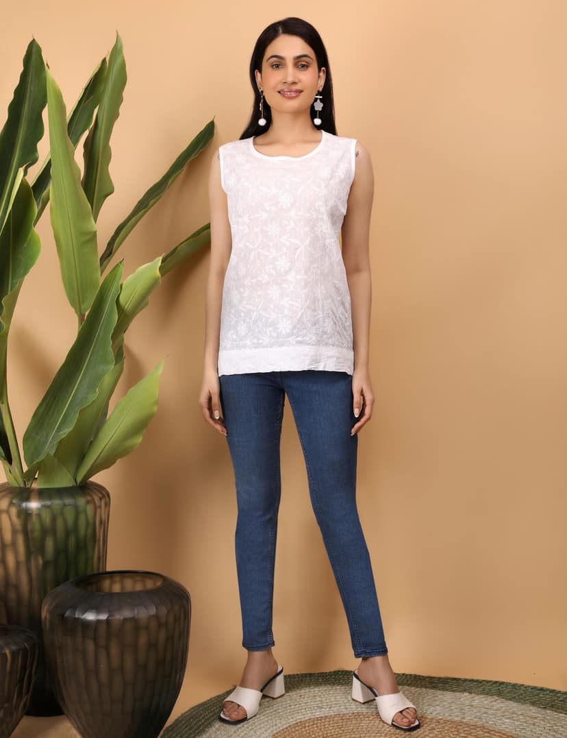 Shwet Women White Chikankari Sleevless Top view 3