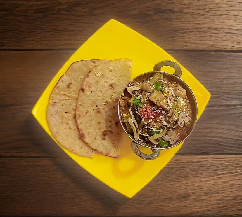 Kadai mushroom [200 ml] with 1 garlic roti