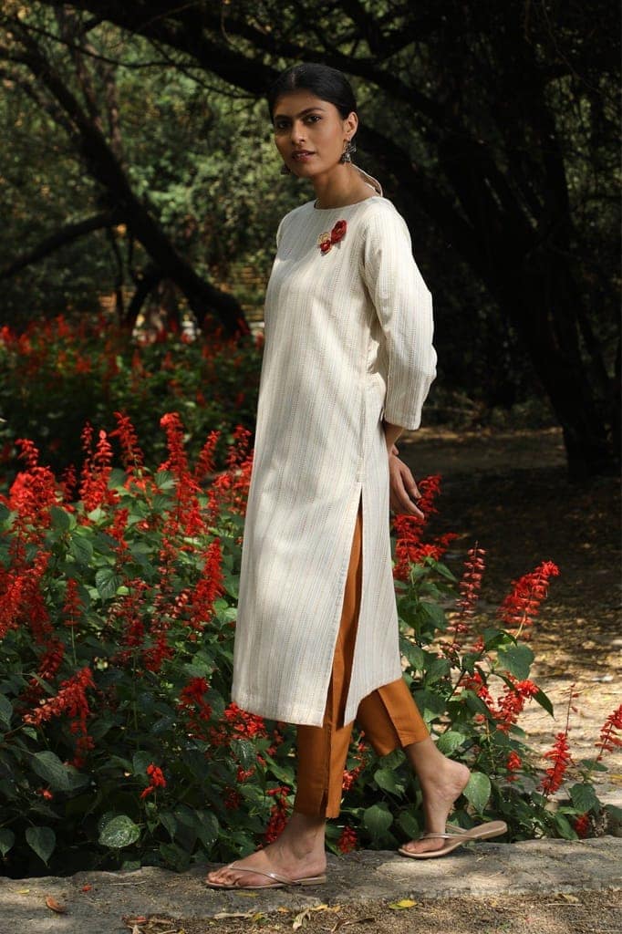 Arka Cotton Off-White Three Quarter Sleeve Straight Kurta view 4