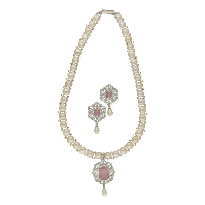 Sri Jagdamba Pearls Sumptuous Pearl Necklace Set view 3