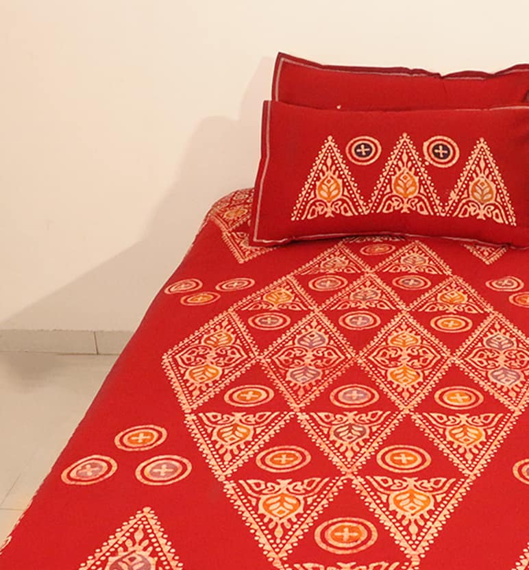Handcrafted Batik Print Cotton Single Bed Sheet with Two Pillow Covers view 3