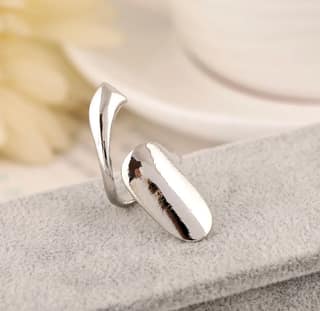 Ishkaara Bombshell Nail Ring Silver