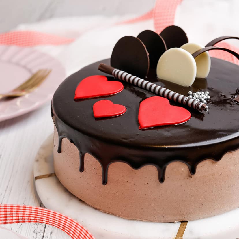 Red Hearts Chocolate Cake Half Kg view 2