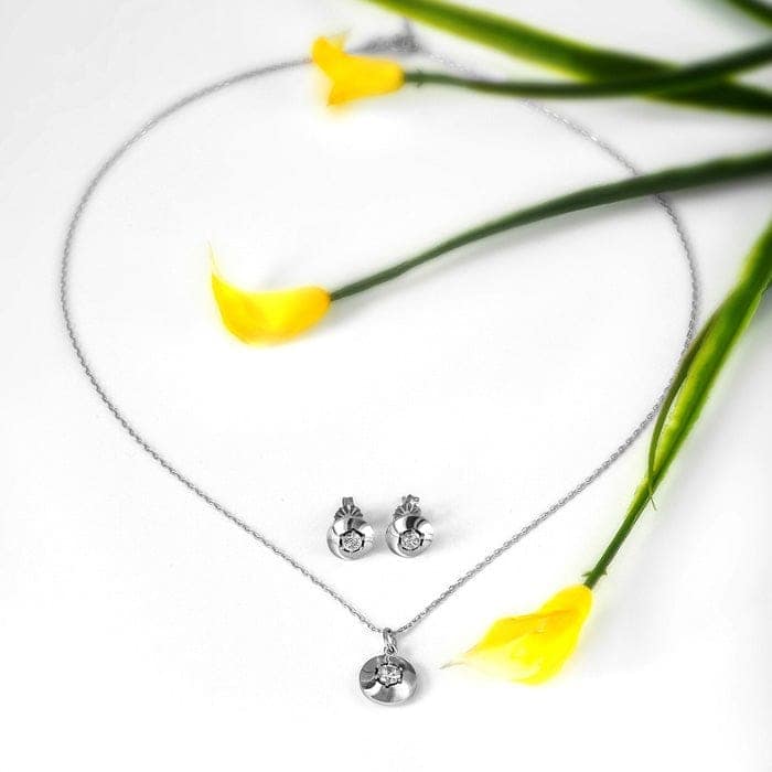 Silver Round Illusion Pendant Set view 3