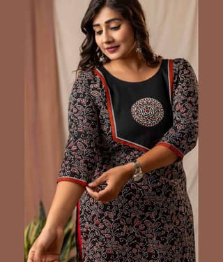 AMTHI Women Cotton Self Design A-line Kurti ( Black )