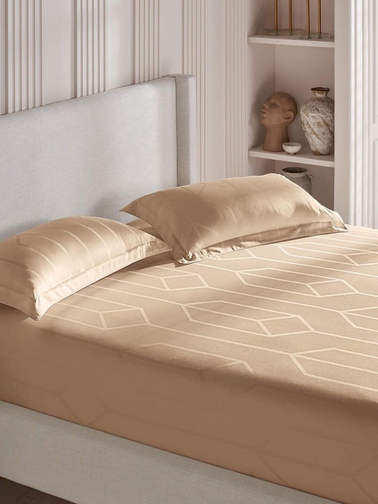 DDECOR - Jacquard Collection 100% Cotton Contemporary Pattern 300TC Super King |274 CM X 274 CM| Beige view 2