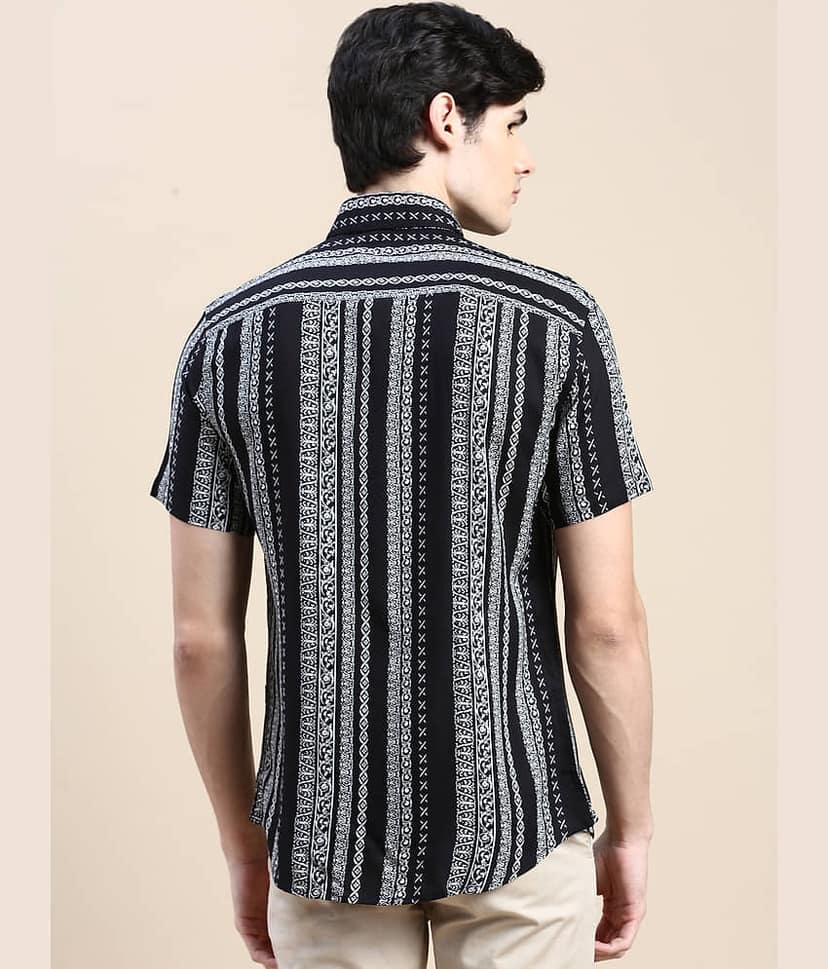 Showoff Cotton Blend Regular Fit Printed Half Sleeves Men's Casual Shirt - Black ( Pack of 1 ) view 4