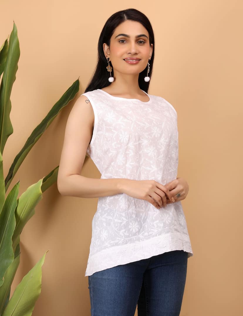 Shwet Women White Chikankari Sleevless Top view 4