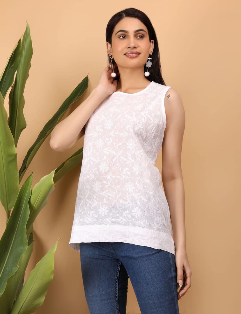 Shwet Women White Chikankari Sleevless Top view 5