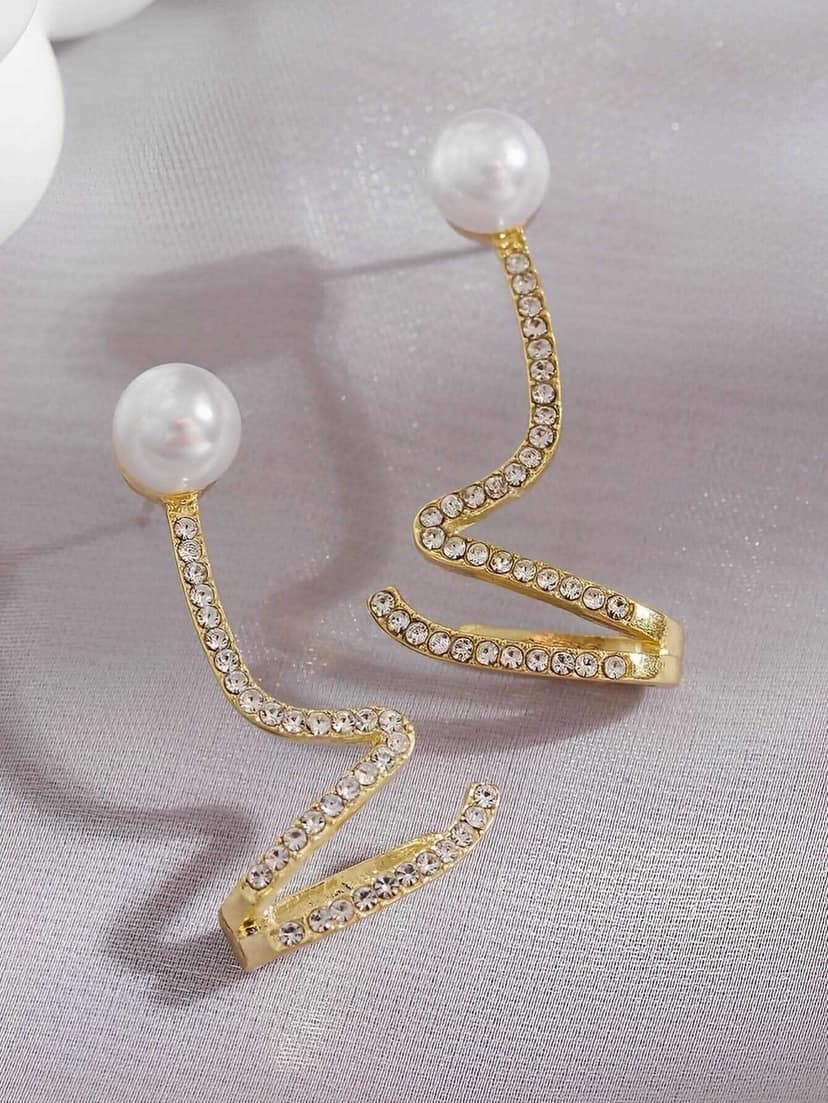 Pinapes Zigzag Design Pearl Plug Earrings Trendy Alloy Earrings for Women view 2