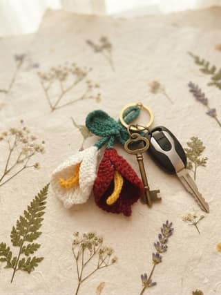 CROSHIA HUT Handmade Crochet Lily Keychain