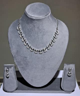 NECKLACE AD