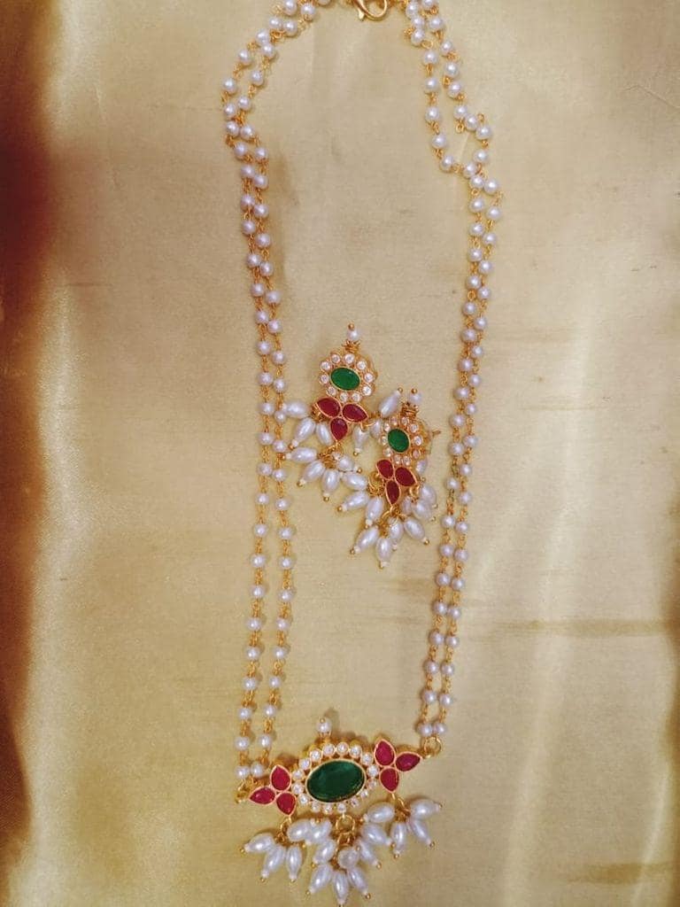 Pearl and Gold Necklace Set with Green Stones view 3