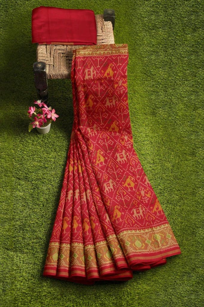Garvi Gurjari (A Gujarat Govt Enterprise Women Red Shaded Handloom Single Ikat Silk Patola Saree (GGCSIKS123) view 5