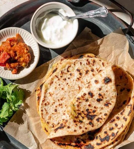 Aloo paratha(2pcs) with curd