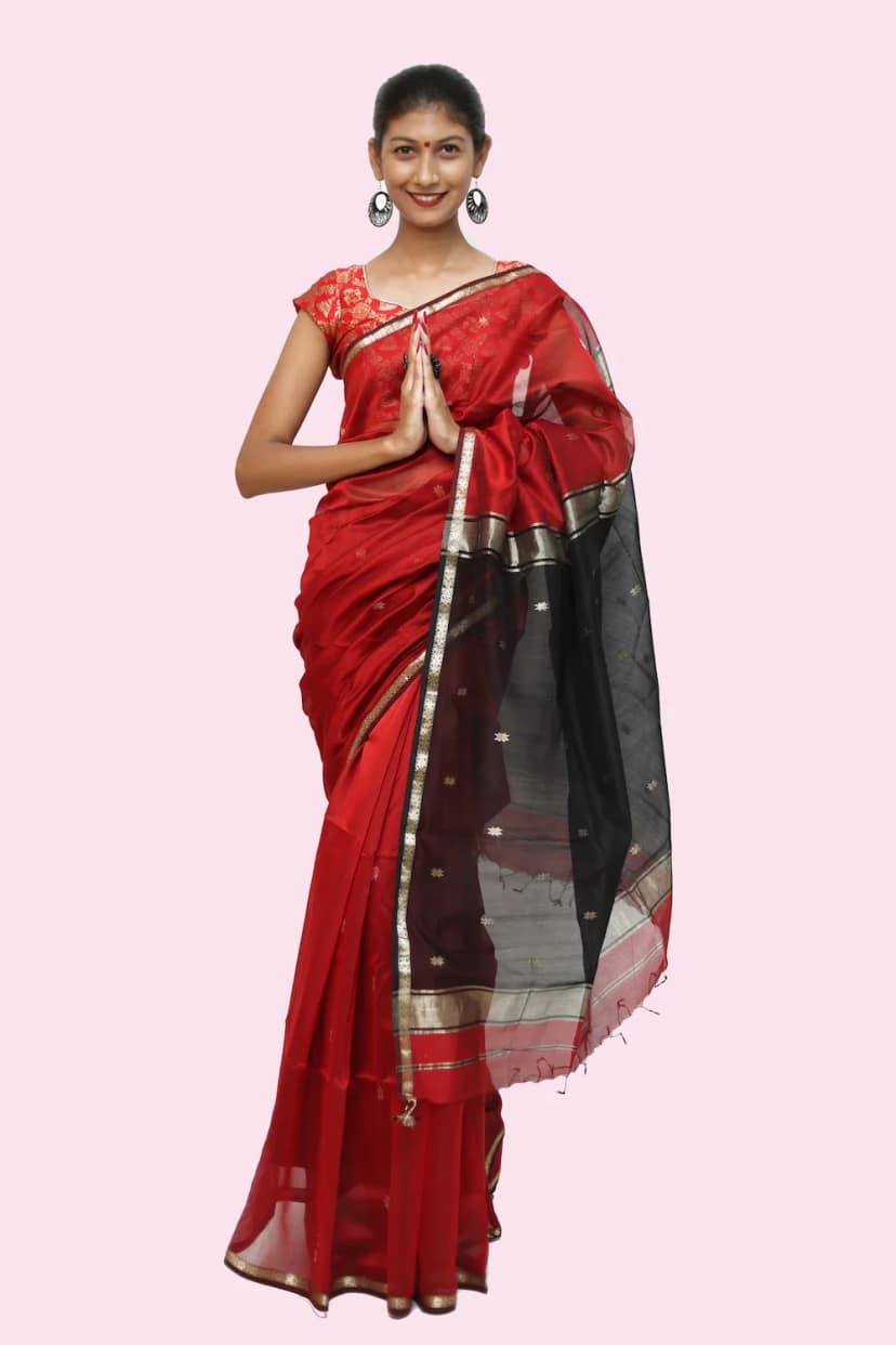 Regal Star motif handwoven Saree with Tassels – Red Black view 3