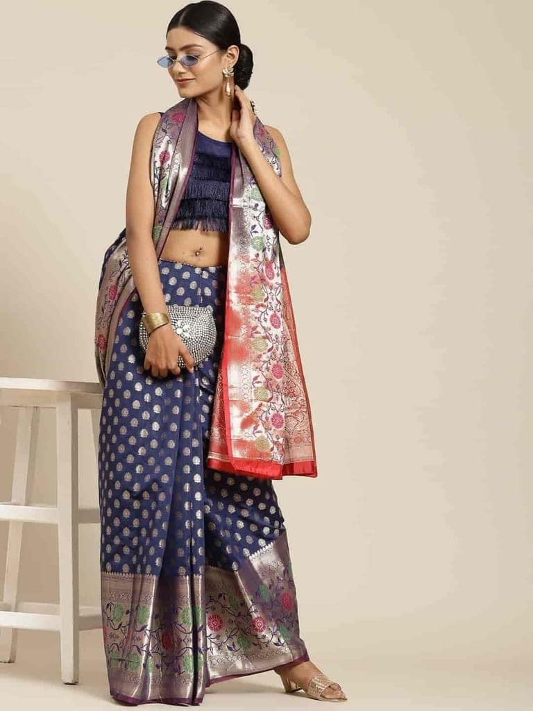 Women's Navy Blue Gold Toned Kanjiwaram Woven Silk Saree with unstiched blouse piece view 2