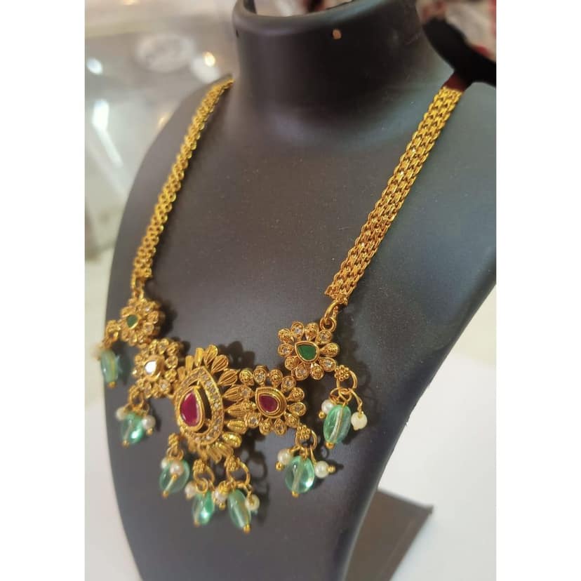 Gold-plated traditional Indian necklace set with kundan and pearl drops view 2