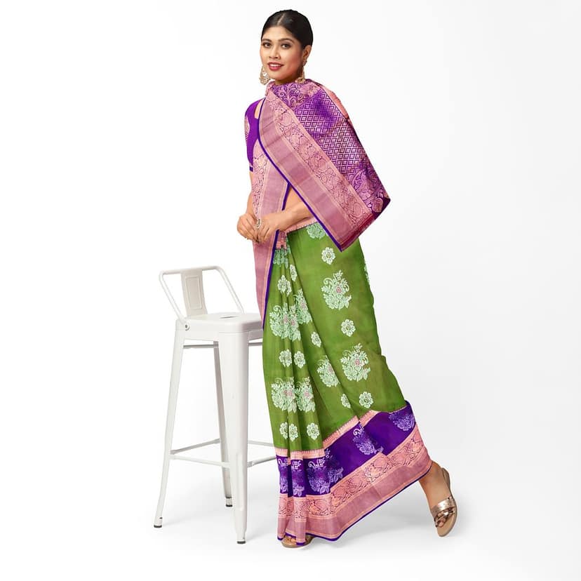 Green Color Beautiful Floral Butta Pure Silk Saree view 3