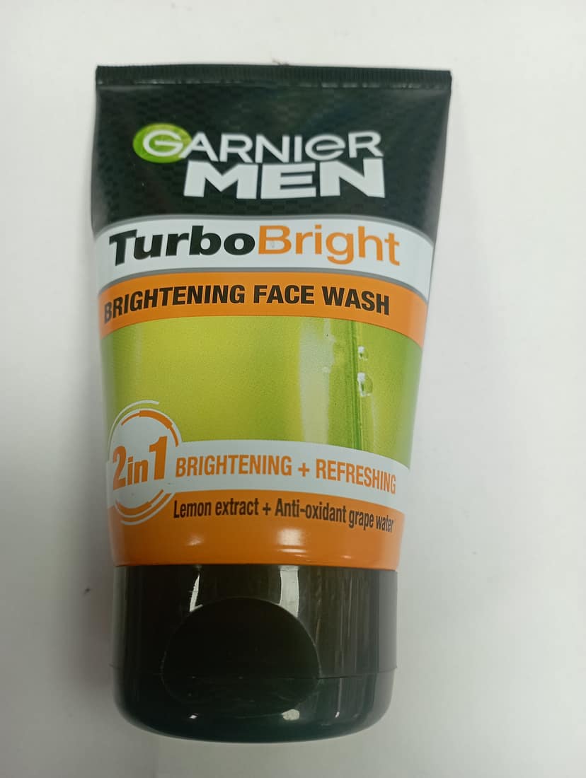 Garnicr Men Turbobright Brightening face wash Brightening+refreshing Lemon extract+ anti-oxidant grape water