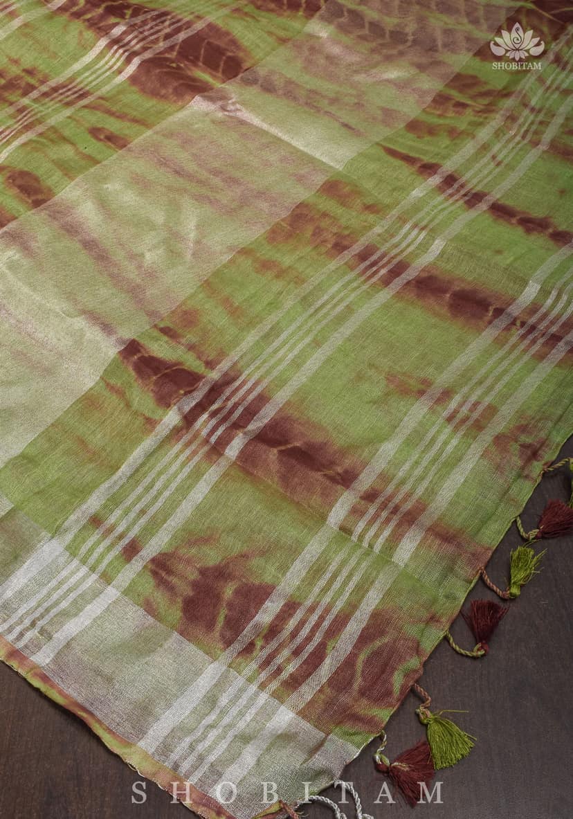 Hand Shibori Dye Pure Linen by Linen Saree in Green view 2