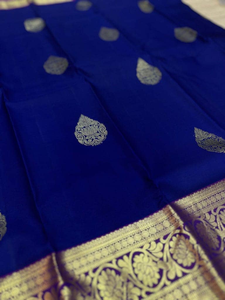 Navy Blue with pink Color Saree Has Thilagam Lotus Flower Butta with Unstitched Blouse view 2