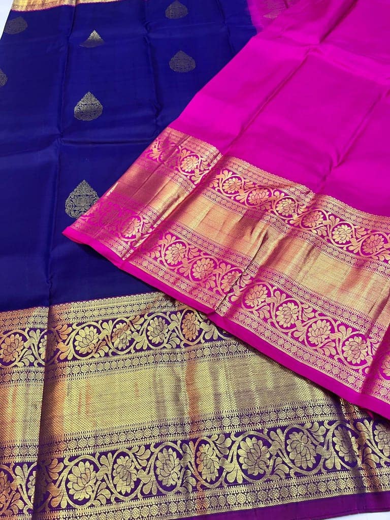 Navy Blue with pink Color Saree Has Thilagam Lotus Flower Butta with Unstitched Blouse view 3