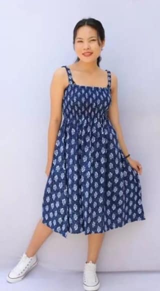 A beautiful and elegant blue floral midi dress 1 SET (M,L,XL,XXL)
