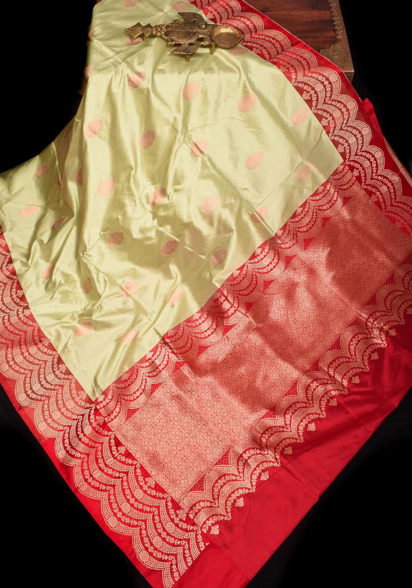 Dewy Green Banarasi Pure Katan Silk Saree with Scalloped Border in Red | SILK MARK CERTIFIED