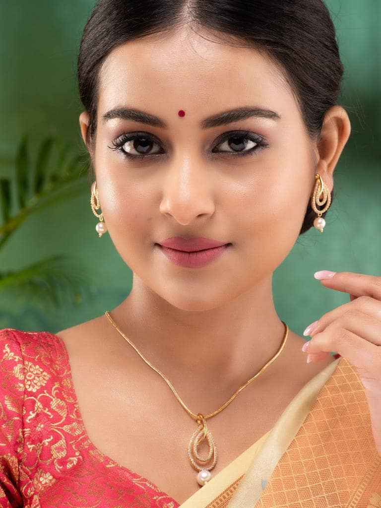 Gold Toned Pearl Studded Minimal Locket Jewellery Set view 2